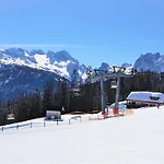 Hotel Ausswinkl Russbach am Pass Gschütt